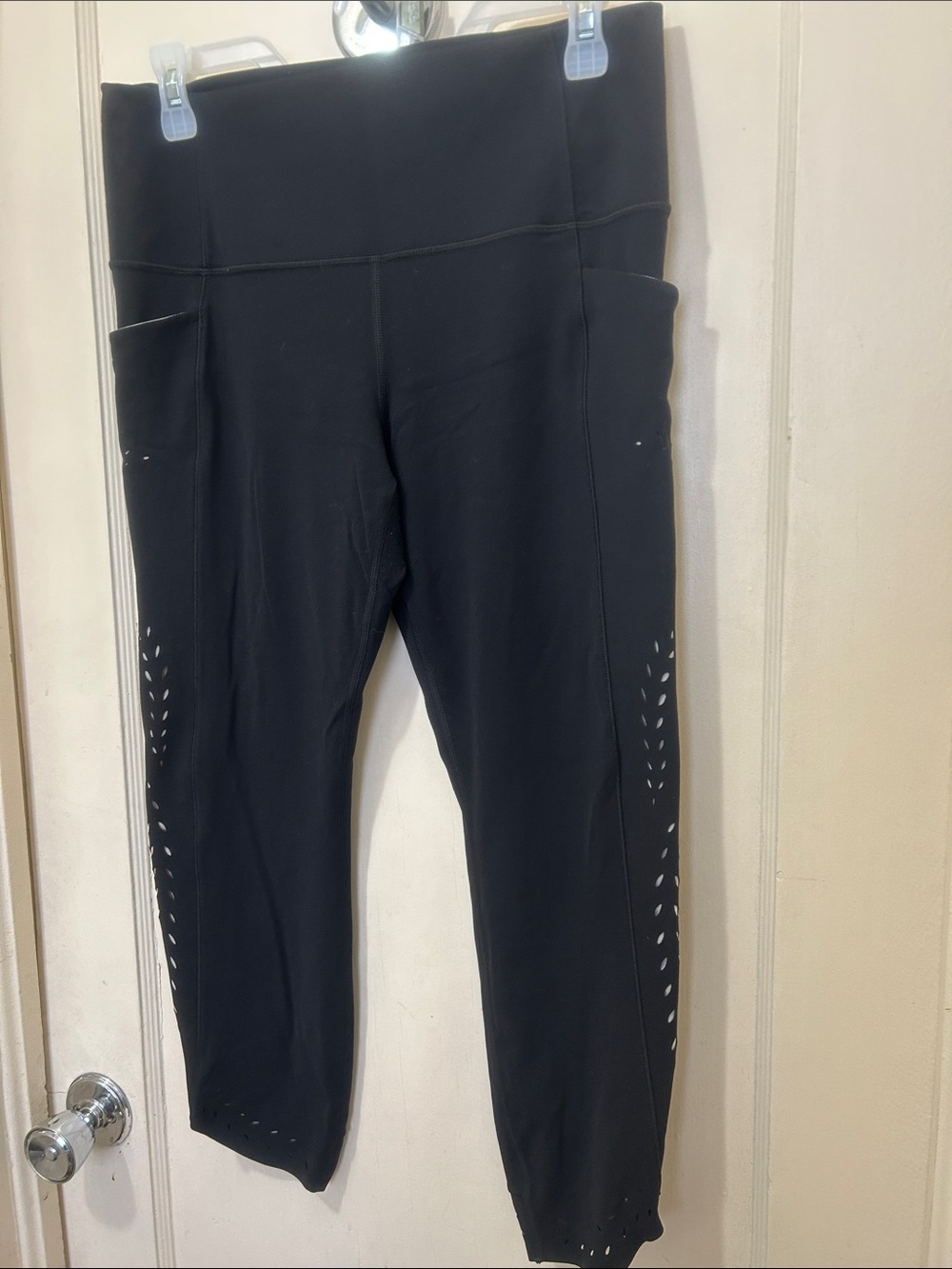 Athleta salutation stash laser cut tights